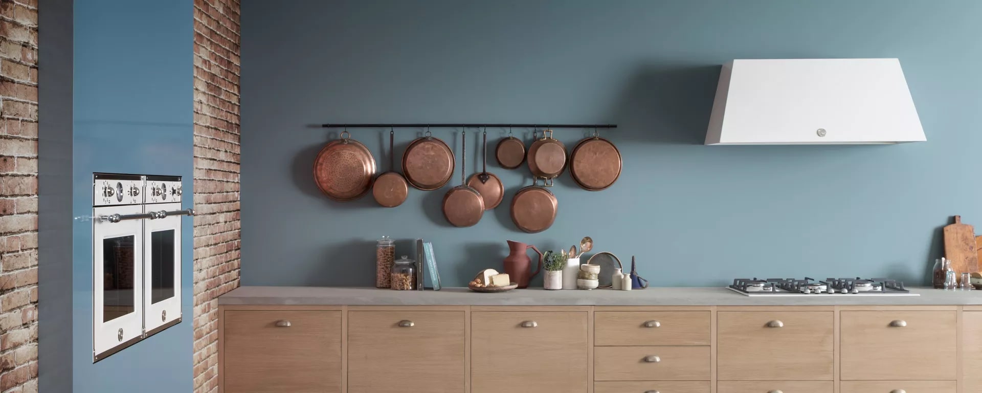 картинка Кухонная вытяжка Bertazzoni KR110HER1ADC слоновая кость  картинка Кухонная вытяжка Bertazzoni KR110HER1ADC слоновая кость