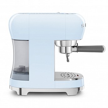 картинка Кофеварка Smeg ECF02PBEU пастельный голубой  картинка Кофеварка Smeg ECF02PBEU пастельный голубой